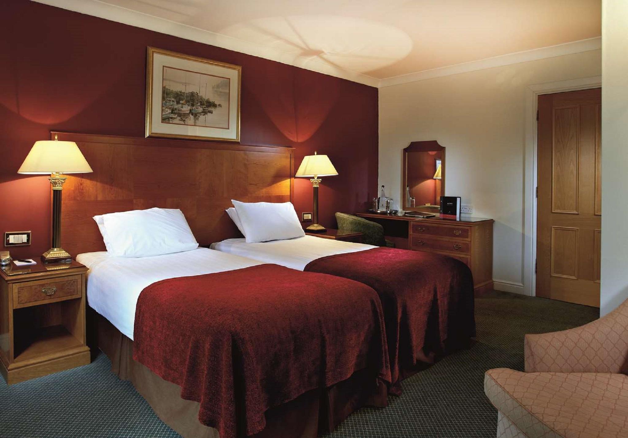 Macdonald Elmers Court Hotel Lymington Esterno foto