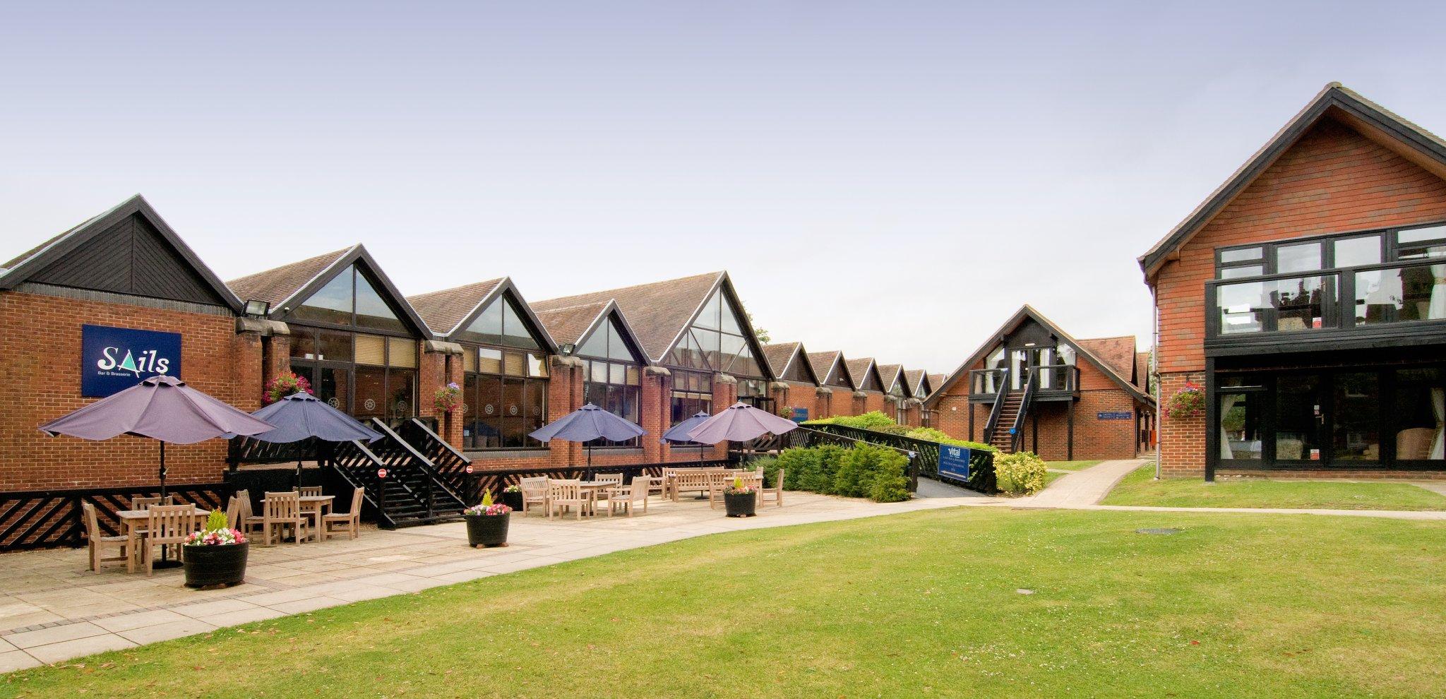 Macdonald Elmers Court Hotel Lymington Esterno foto