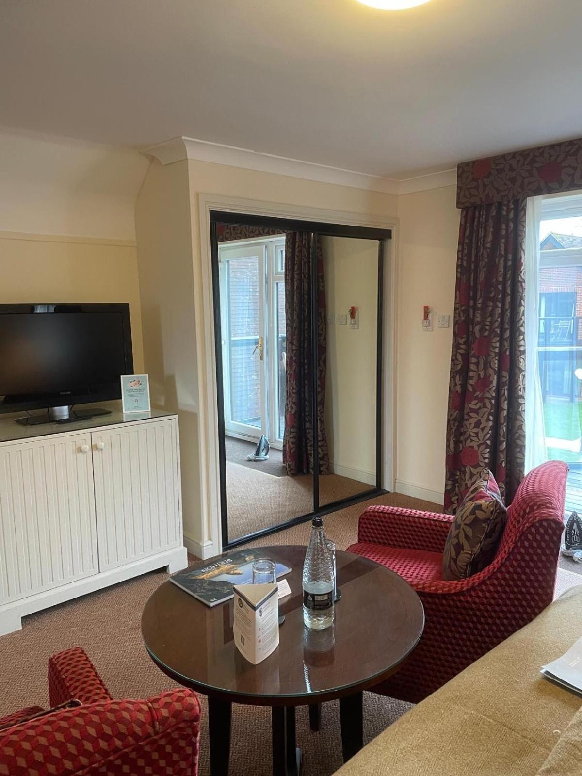Macdonald Elmers Court Hotel Lymington Esterno foto